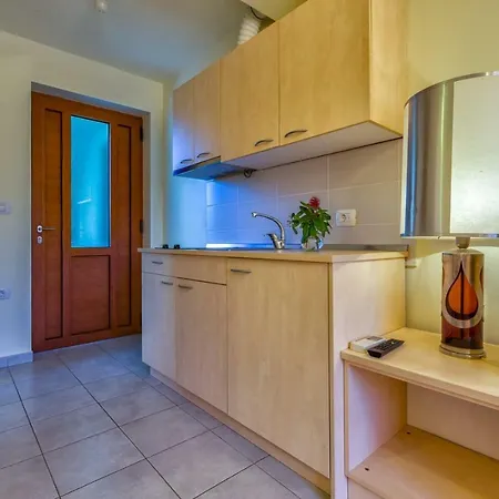Agneza, Pensionat Mali Lošinj