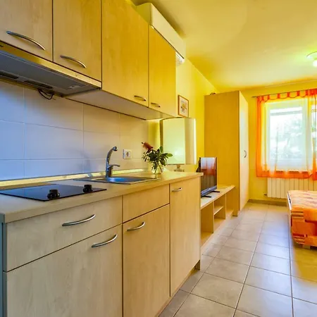 Agneza, 4*