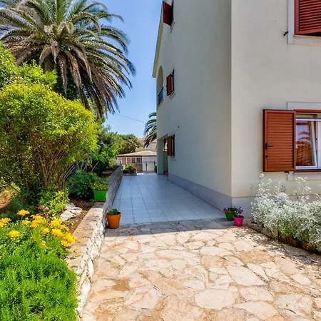 Agneza, 4*