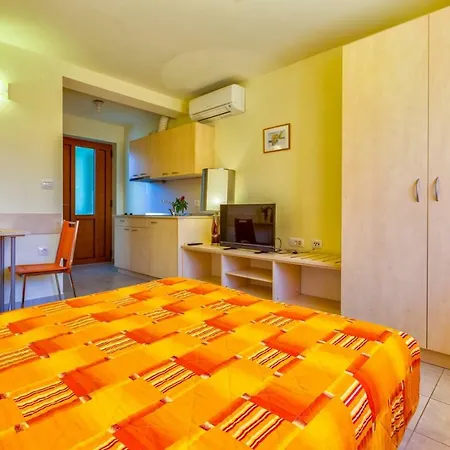 Agneza, 4*