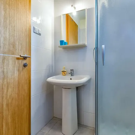 Agneza, Gasthuis 4*